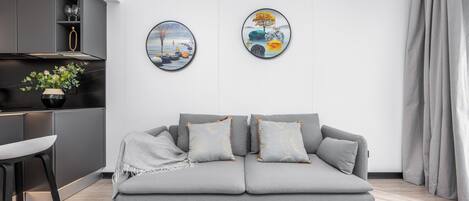 Comfort Suite, Balcony, Resort View | Living area