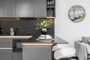 Suite Confort, balcón, vista al resort | Interior