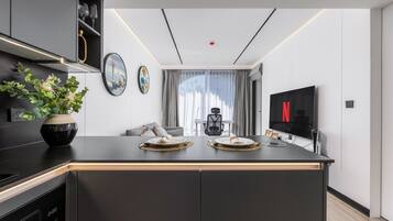 Comfort Suite, Balcony, Resort View | Interior