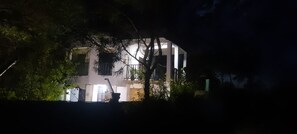 Standardværelse med dobbeltseng eller 2 enkeltsenge - bjergudsigt | Udendørsområde