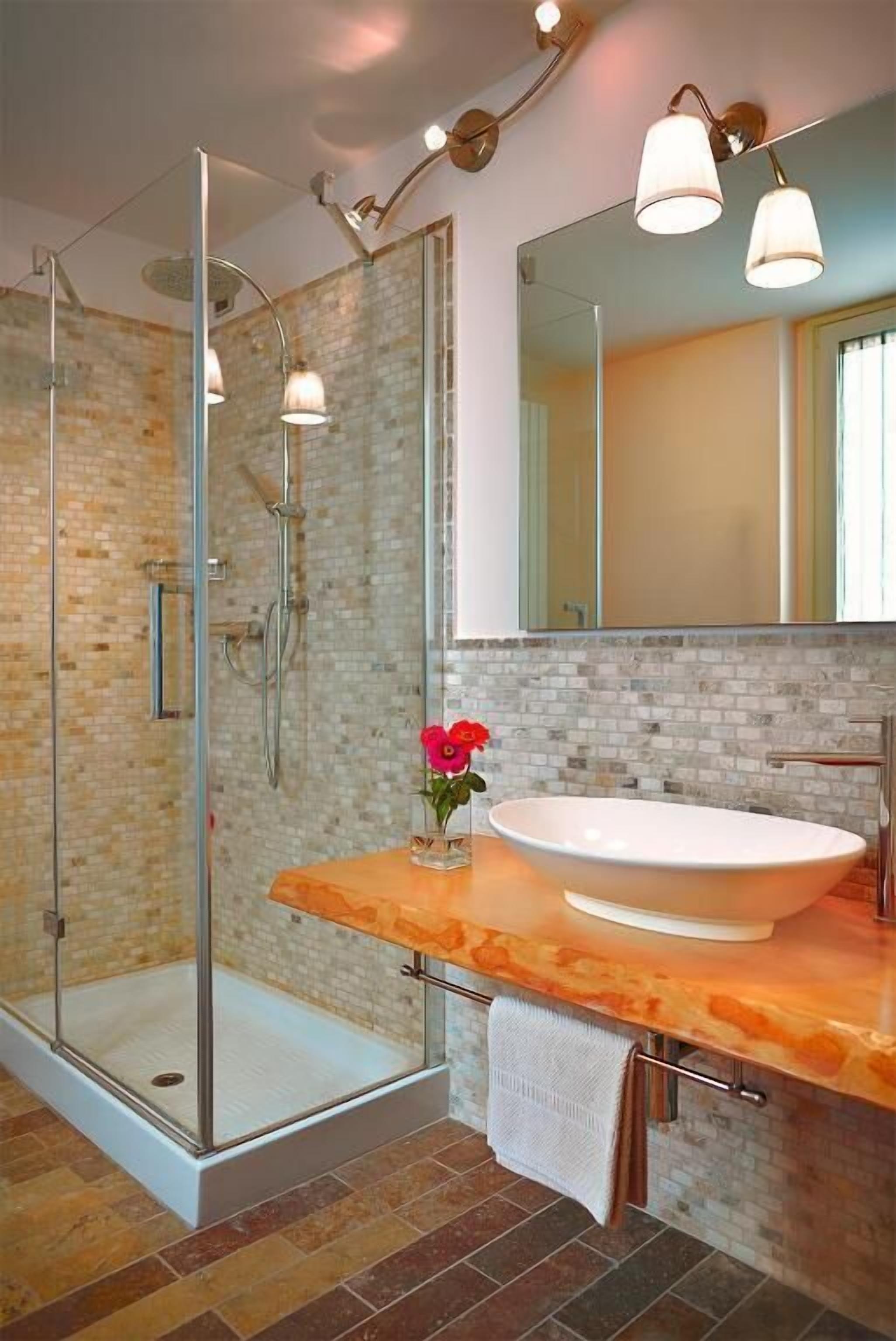 Comfort Triple Room, Garden View | Bathroom | Shower, free toiletries, hair dryer, bathrobes