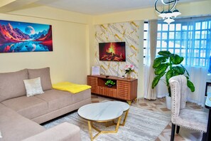 Smart TV - 2 bedroom unit, rooftop Lakeviews, Naivasha town. (Naivasha)