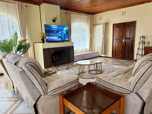 Beautiful rustic 4 bedroom home located in the heart of Naivasha town