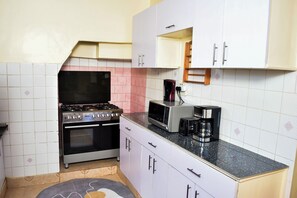 Fridge, microwave, oven, stovetop - Beautiful 4 bedroom home located in the heart of Naivasha town. (Naivasha)