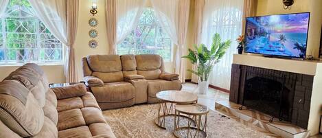 Smart TV, fireplace