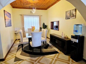 Smart TV, fireplace - Beautiful 4 bedroom home located in the heart of Naivasha town. (Naivasha)