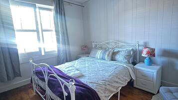 3 bedrooms, bed sheets