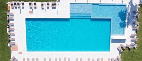 Seasonal outdoor pool, pool umbrellas, sun loungers