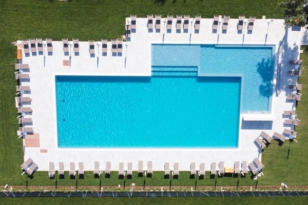 Seasonal outdoor pool, pool umbrellas, sun loungers