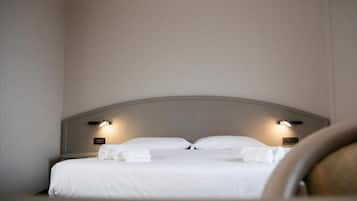 Double Room | Desk, iron/ironing board, free WiFi, bed sheets