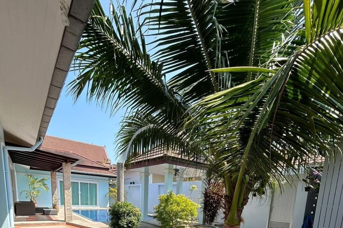 Deluxe Double Room | Property grounds