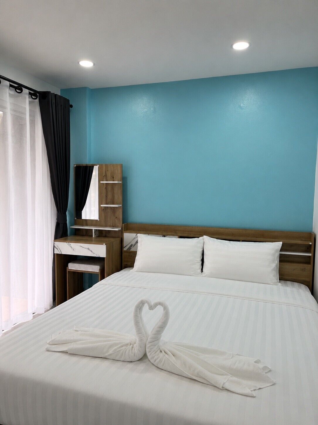 Phòng đôi Deluxe | Két bảo mật tại phòng, màn/rèm cản sáng, bàn ủi/dụng cụ ủi quần áo 