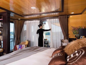 Blackout drapes, soundproofing, free WiFi - LAN HA BAY  STAR CRUISE  (Ha Long)