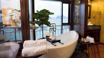 Suite – premium, havutsikt | Bad