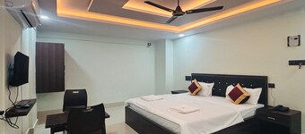 Townhouse Oak Phaltan