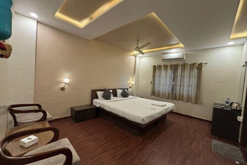 Townhouse Oak Phaltan