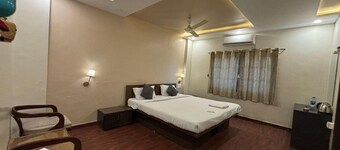 Townhouse Oak Phaltan