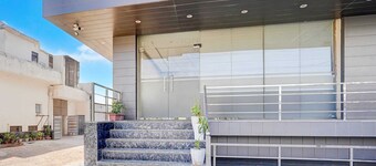 Townhouse Oak Alwar järnvägsstation