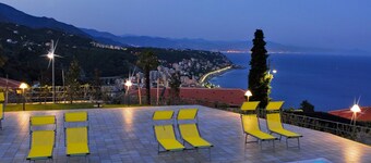 Appartement in Cogoleto mit Pool