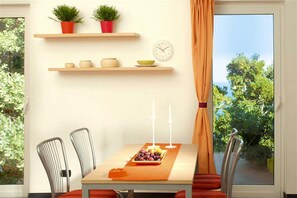 Dining - Apartment in Cogoleto with pool (Cogoleto)