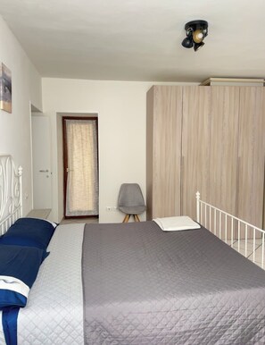 2 chambres, fer et planche à repasser, accès Internet, draps fournis