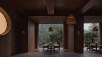 Classic Double Room | Dining