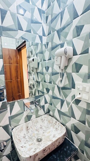 Bathroom - Nova homes (Dehradun)