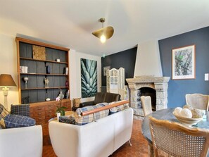 House | Living room - Neulliac Family Cottage With Pool (Neulliac)