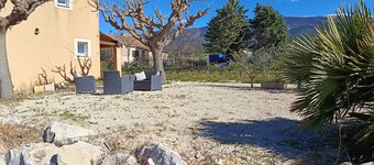 Au Pied du Mont Ventoux" vacation home