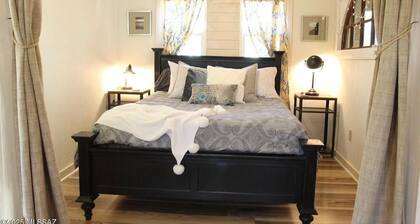 The Bisbee Vista Cabin, Cozy Desert Retreat + Mountain Views