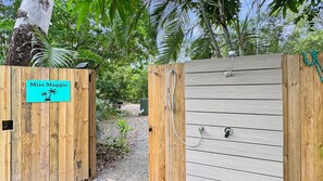 Property grounds - Miss Maggie - a relaxed island retreat (Horseshoe Bay)
