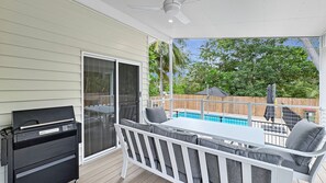 Outdoor dining - Miss Maggie - a relaxed island retreat (Horseshoe Bay)