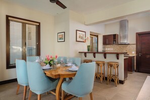 Dining - Village-Style 3-Bedroom Villa / Infinity Pool & Golf View (Bel Ombre)