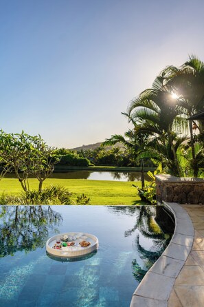Pool - Village-Style 3-Bedroom Villa / Infinity Pool & Golf View (Bel Ombre)