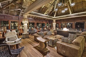 Interior - Village-Style 3-Bedroom Villa / Infinity Pool & Golf View (Bel Ombre)