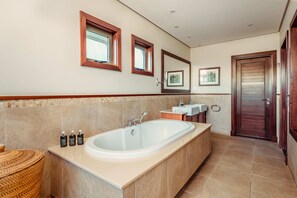 Bathroom - Village-Style 3-Bedroom Villa / Infinity Pool & Golf View (Bel Ombre)