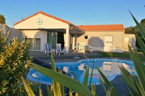 Pool - Splendid Villa Oasis - 3 bedrooms- Private swimming pool (Les Sables-d'Olonne)