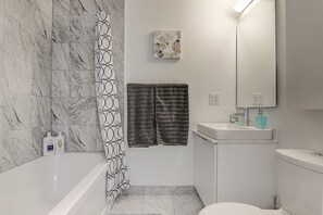 Comfort Quadruple Room, Balcony, City View | Bathroom - Stays Toronto Hotel (Toronto)