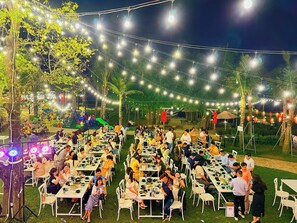 Outdoor dining - Con Nho RiverHouse Hue (Phuong Hoa Chau)