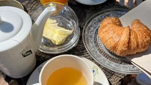 Frukost med lokala rätter varje dag mot avgift