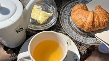 Tägliches einheimisches Frühstück gegen Gebühr