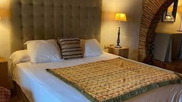 Doppelzimmer, Balkon, Talblick | Schreibtisch, kostenloses WLAN