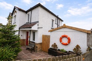 Exterior - Stylish Skipton Retreat | Private Garden | Parking | Hiking | Yorkshire Dales (Skipton)