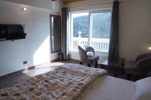Double Room - Hotel The Oak & Lake view Near Mall Rd (Nainital)