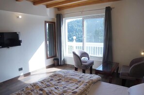 Room - Hotel The Oak & Lake view Near Mall Rd (Nainital)