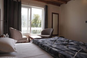 Double Room - Hotel The Oak & Lake view Near Mall Rd (Nainital)