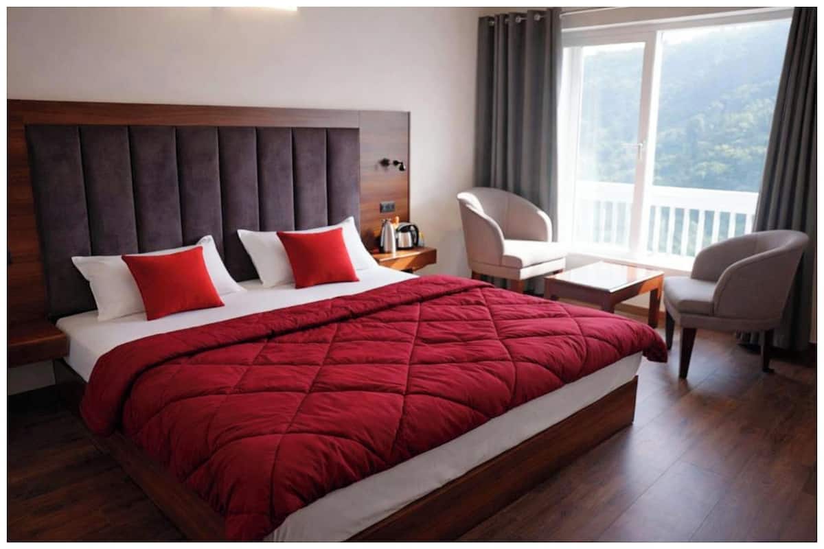 Quarto casal luxo, sacada, vista para o lago | Vista do quarto