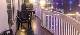 Hotel The Oak & Lake view Near Mall Rd