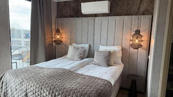 In-room safe, soundproofing, free WiFi