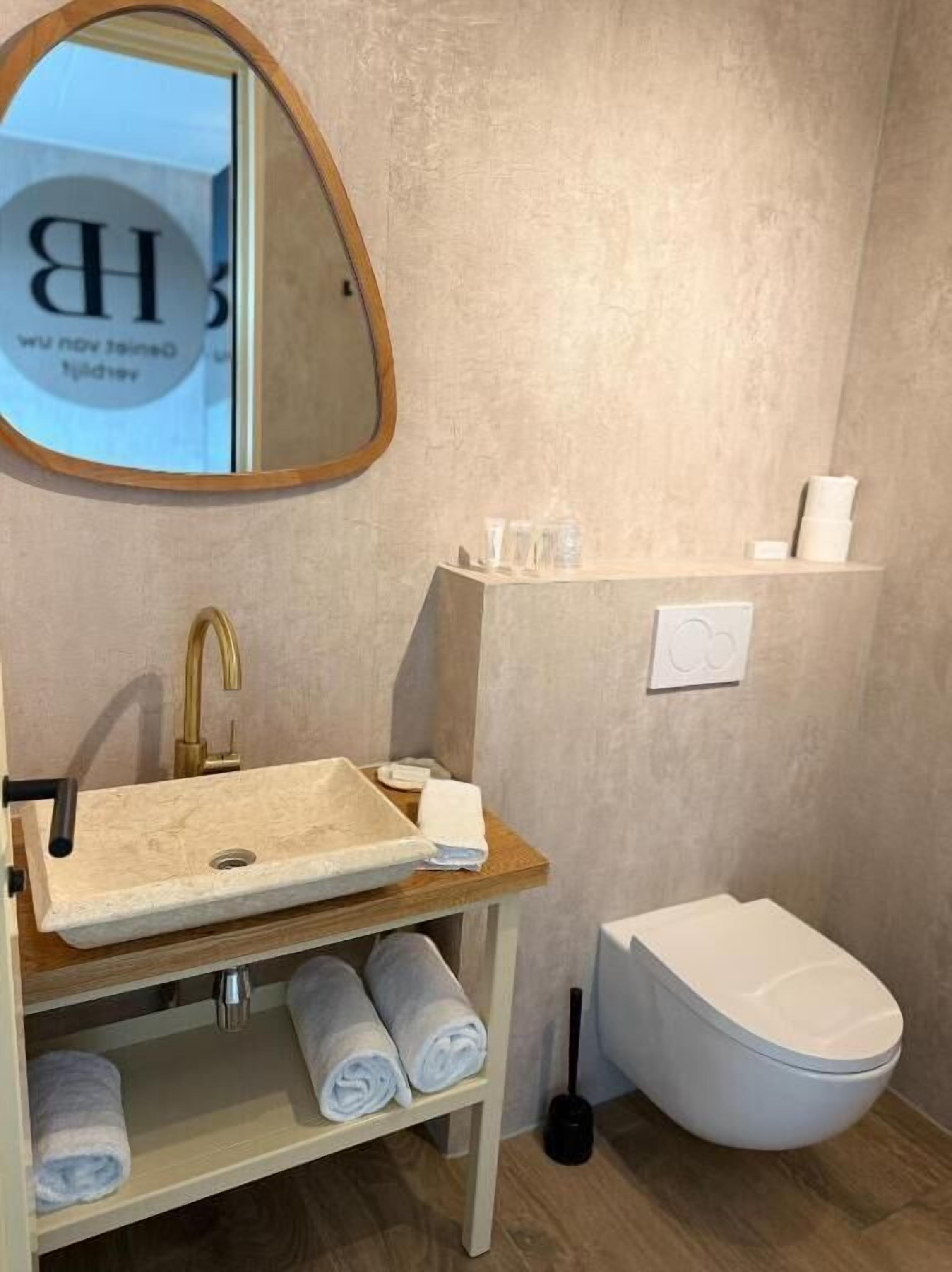 Deluxe Double Room, Kitchen | Bathroom